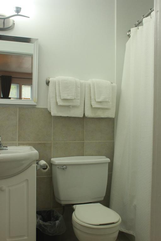 New Rockland Motel Bobcaygeon Экстерьер фото