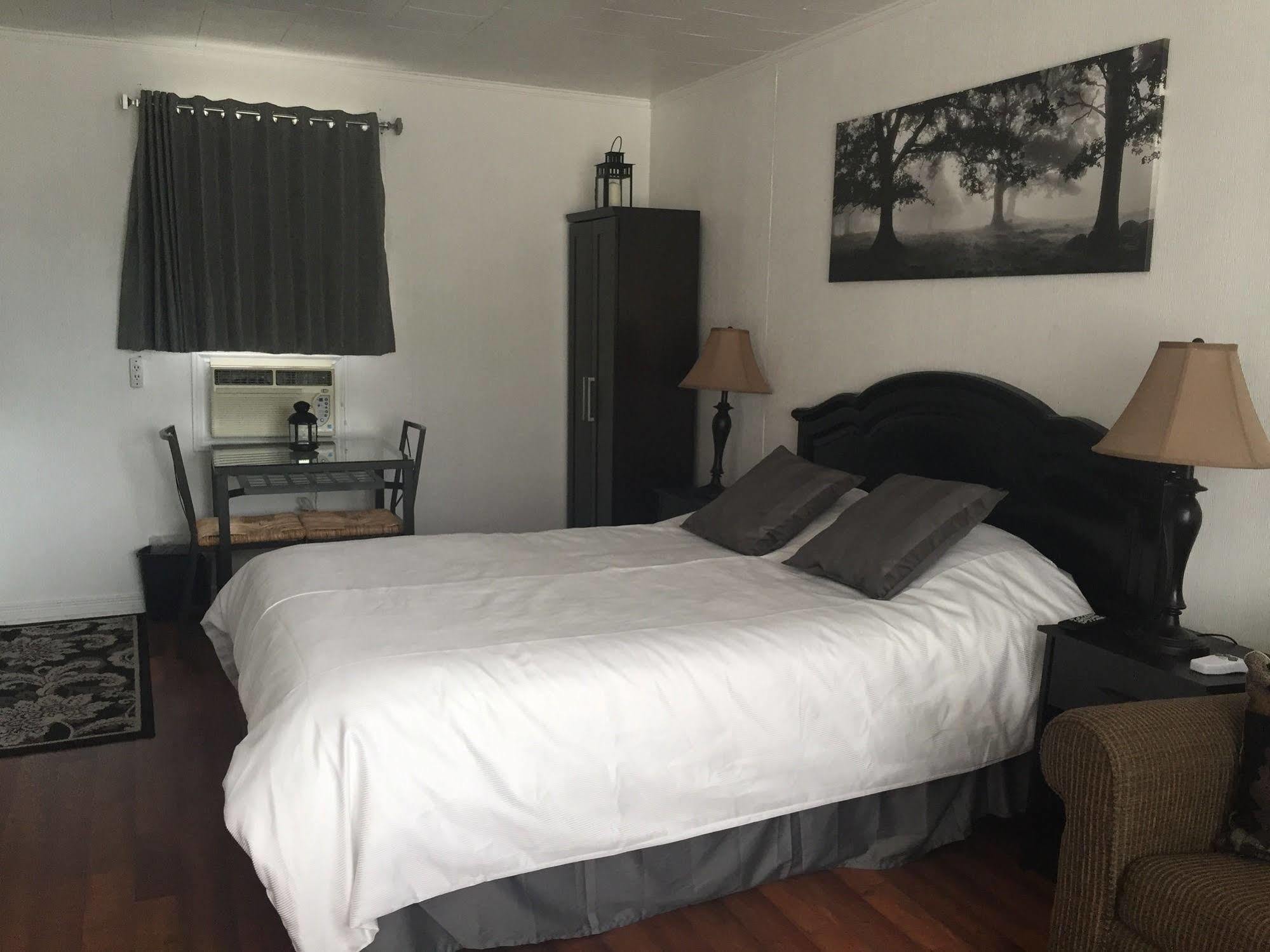 New Rockland Motel Bobcaygeon Экстерьер фото